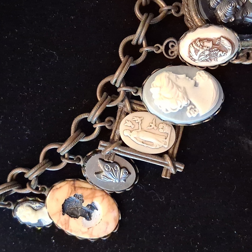 R. J Graziano Necklace Cameo Charm Necklace - Picture 2 of 7